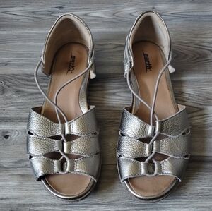 Earth Womens Aloha Sandals Gold Size 7